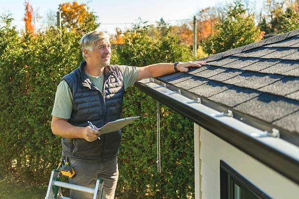Professional Roofing technician working in Turner, OR